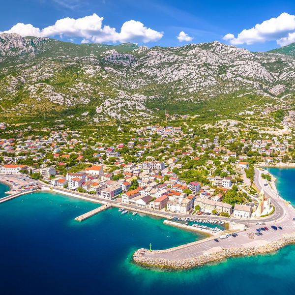 Gdje Lika ljubi more: Gradić koji vole bajkeri, planinari i obožavatelji pustih plaža