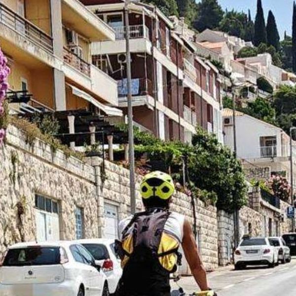 Prizor turista iz Dubrovnika zbunio prolaznike: "Ovo je katastrofa, u kojem pravcu ide sve???"