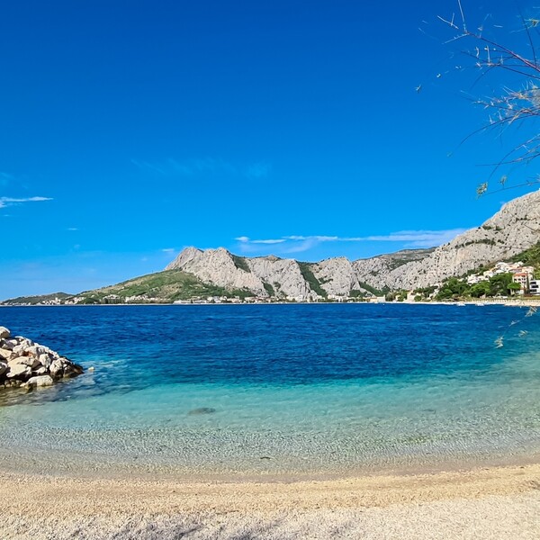 Plaža Brzet, Omiš
