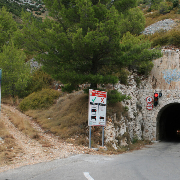 Avantura! Pogledajte kako izgleda tunel na Hvaru koji tjera strah u kosti turistima
