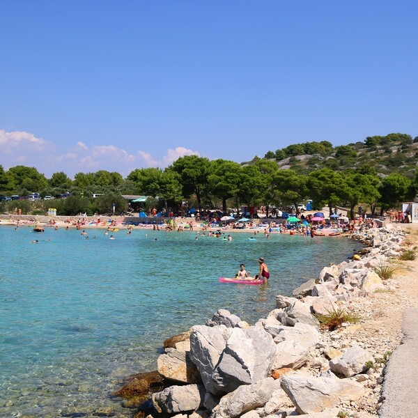 Plaža Podvrške, Murter