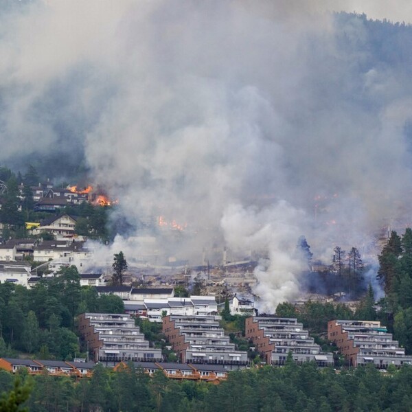 Veliki požar na jugu Norveške: Izgorjelo više od 50 kuća, stotine ljudi evakuirano