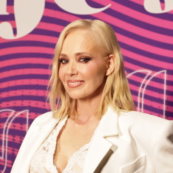 Jelena Rozga u romantičnom bijelom kompletu