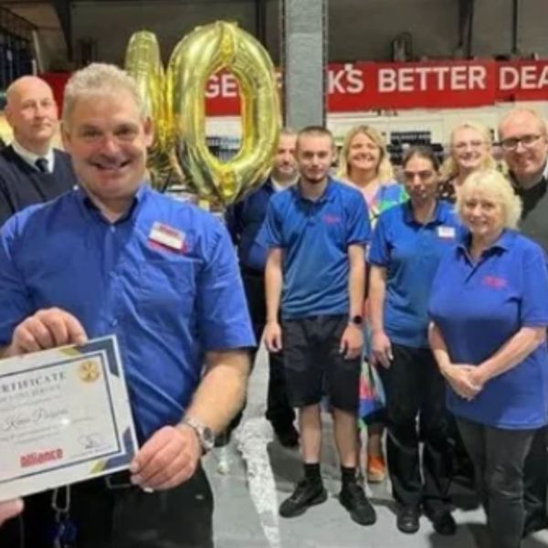 Ono što je dobio nakon 40 godina rada šokiralo je publiku