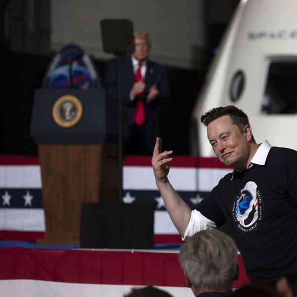 Musk poručio Bezosu da slobodno sleti na Mjesec prije njega, jer njegov cilj je više od dnevnih naslovnica