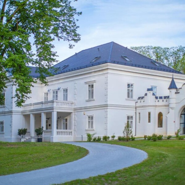 Možda neki hoteli nude luksuz, no spavanje u dvorcu nudi iskustvo