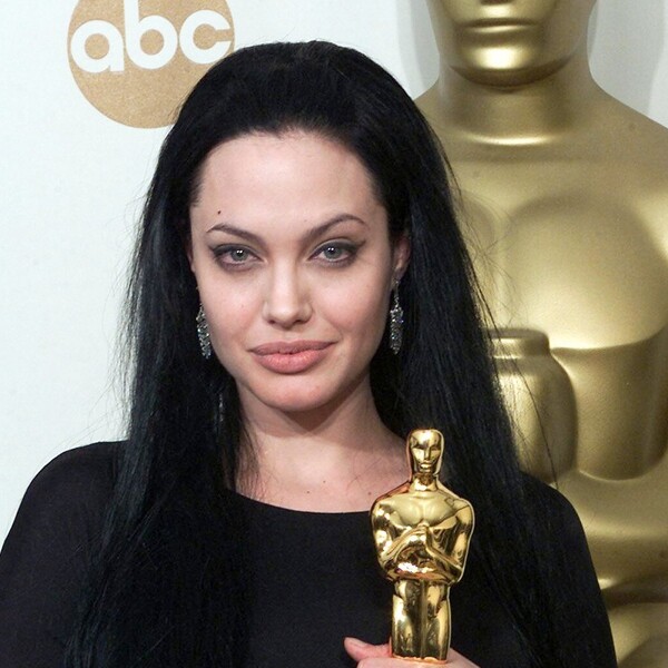 Angelina Jolie na Oscarima 2000. u darkerskoj haljini Marca Bouwera