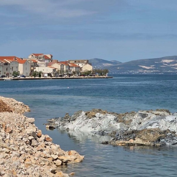 Vranjičani šokirani početkom sanacije: "Na plaži Kosica izronilo je čudovište, opasni plavi azbest!"