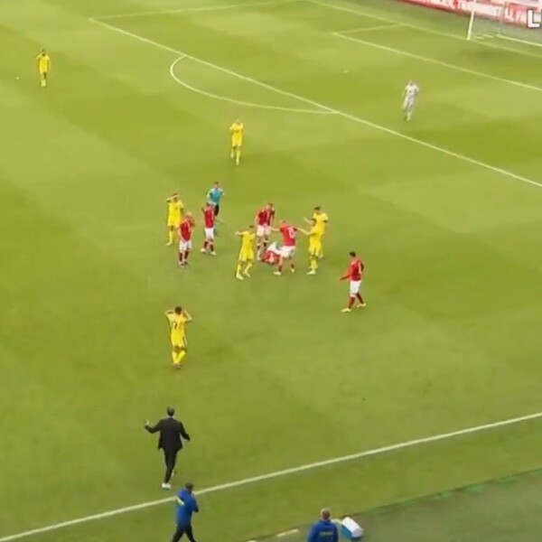 Christian Eriksen se srušio na terenu, utakmica je prekinuta i otkazana