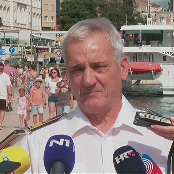 Ljudi izvučeni iz mora su izvan životne opasnosti, u tijeku je potraga. Kapetan: "U svojih 35 godina karijere nisam ovakvo nešto doživio"