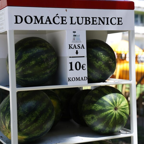 "Lubenicomati" u Osijeku postavljeni nelegalno: Lubenice se prodavale kao domaće, a navedeni OPG ne postoji