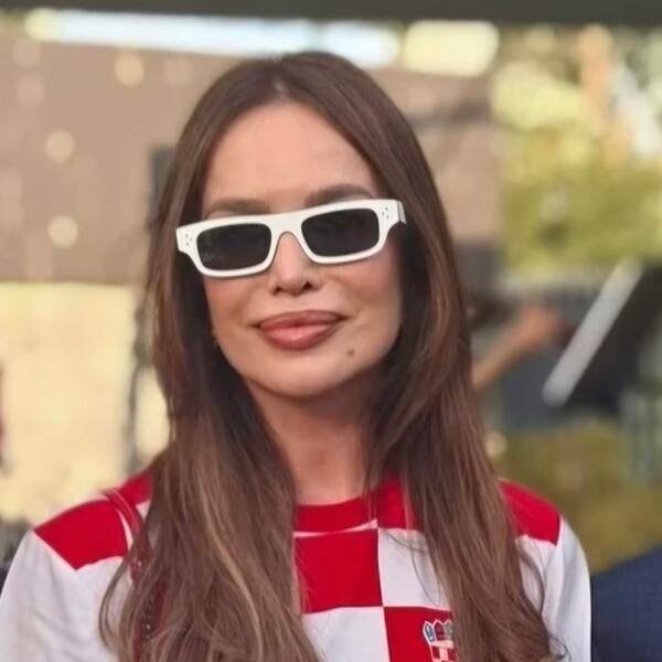 Severina u navijačkom izdanju s crvenom kožnatom suknjom