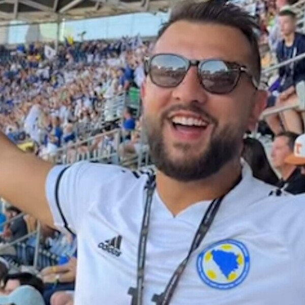 Tko je Denial Ahmetović, izvođač pjesme "Nema ljubavi dok je Bosna ne rodi"?