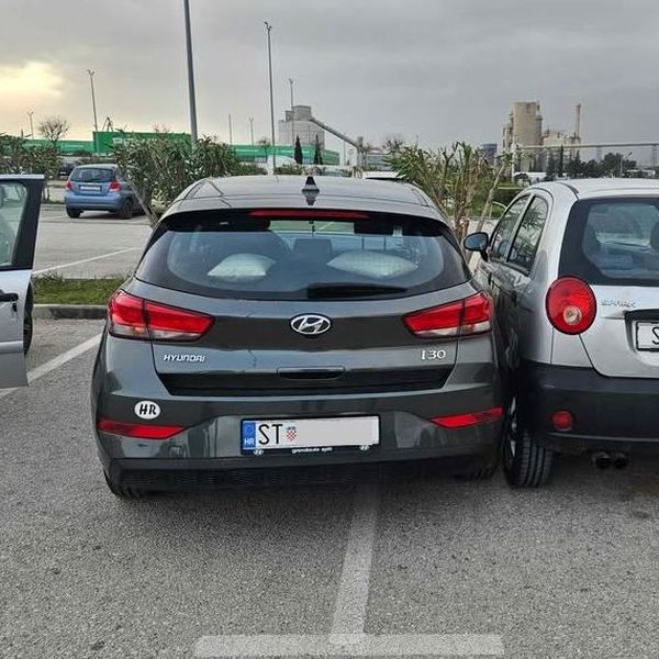 "Sve četiri bih mu probušila": Parkiranje u Splitu izazvalo lavinu reakcija na društvenim mrežama