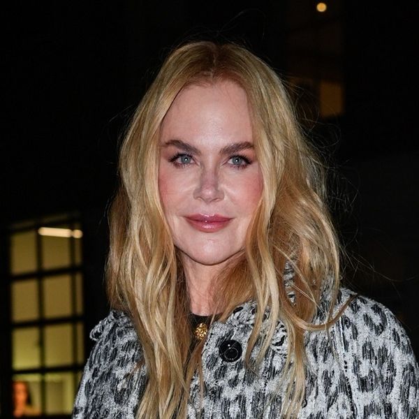 Nicole Kidman u cipelama s ukrasom na potpetici i kaputu leopard uzorka