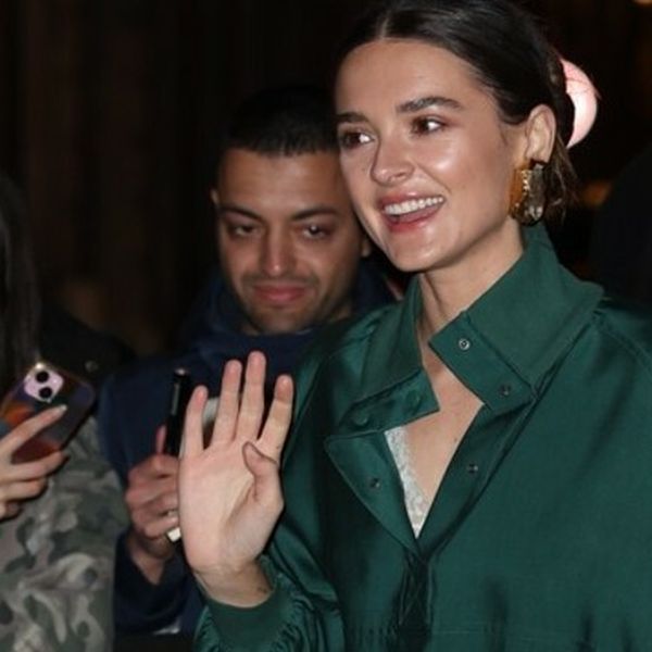 Charlotte Lawrence šokirala outfitom na reviji u Parizu