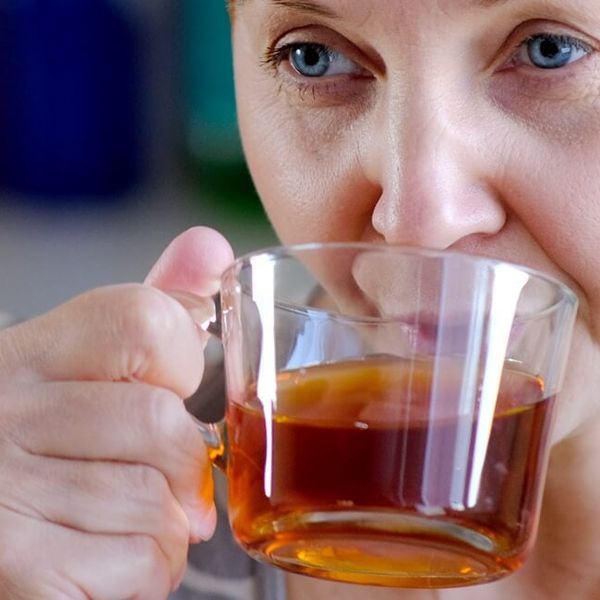 Čaj od 3 korijena koji pomaže jetri – pijte ga 21 dan i probudite tijelo nakon zime