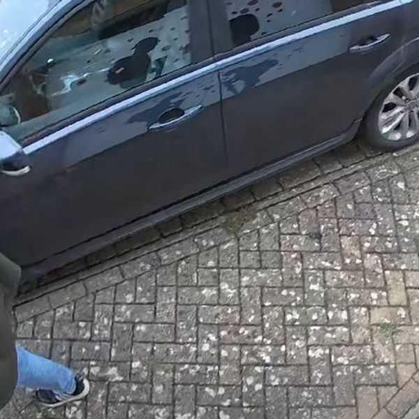 Neki je osuđuju, drugi je prozvali lokalnom legendom, pogledajte što radi automobilima