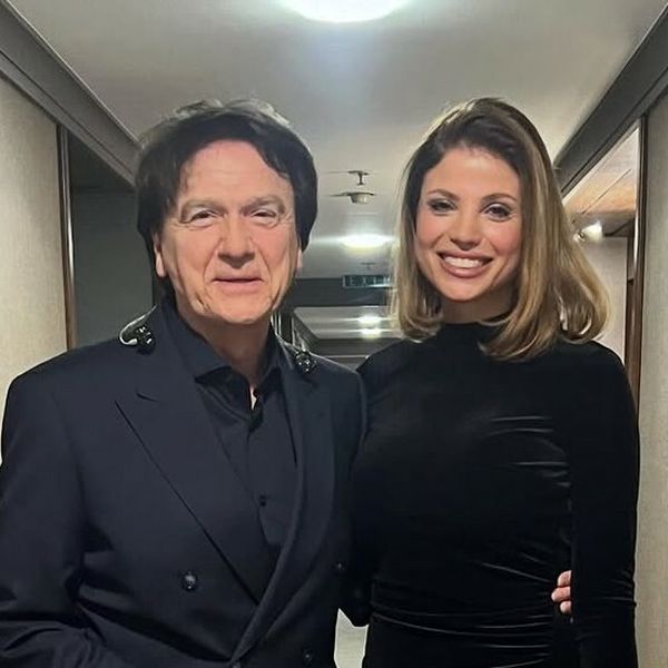 Lejla Filipović u crnoj baršunastoj haljini s detaljem od kristalića