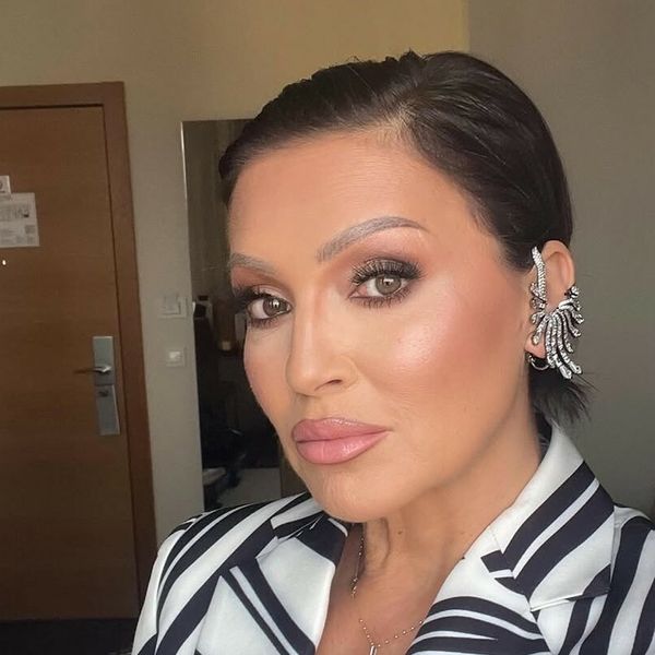 Nina Badrić u Sarajevu nastupila u efektnom odijelu