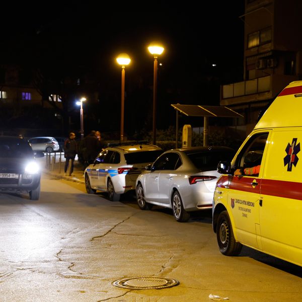 Urušio se balkon kuće u Rijeci: Hitna i vatrogasci na terenu
