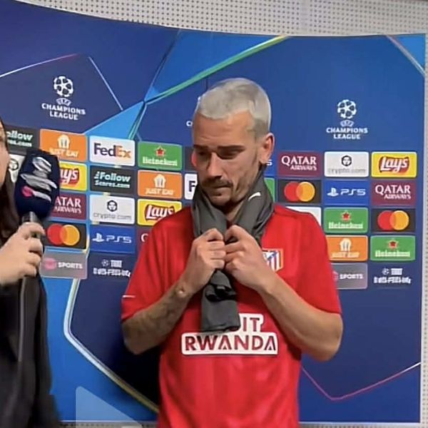 Razgovarala je s igračima Atletica i Spursa, no svi su joj prvo pogledali prema nogama