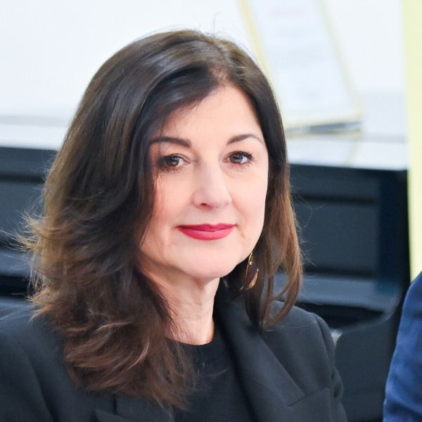 Sanja Musić Milanović u ljubičastim hlačama na 10. konferenciji o debljini