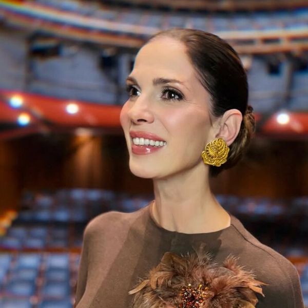 Bojana Gregorić Vejzović u midi suknji stvorenoj za proljeće