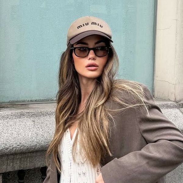 Adriana Ćaleta-Car u odijelu i jako dugom kardiganu