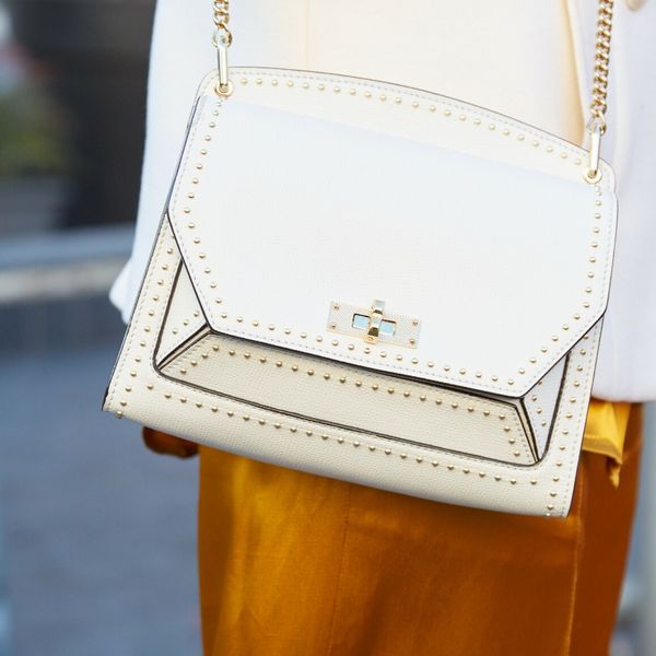 Satenske hlače proljetni su trend, a obožavaju ih i Francuskinje