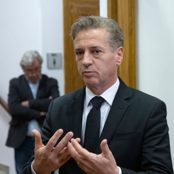 Slovenski premijer otkazao sve aktivnosti i hitno otišao u Bruxelles