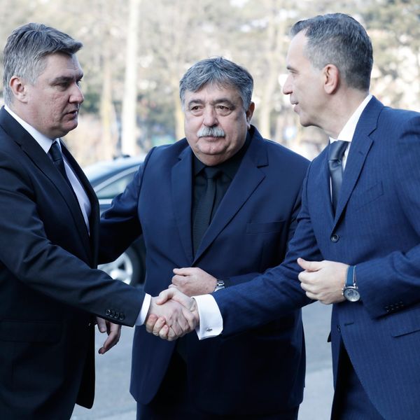 Grom iz vedra neba, kruže glasine: "Apsolutna laž. Nikad ništa takvog nije bilo"