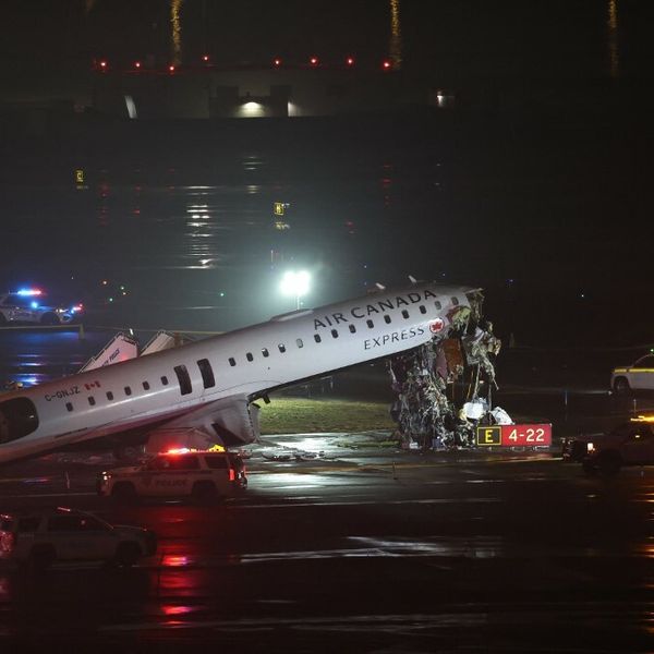 Zrakoplov Air Canada Expressa udario u vozilo u njujorškoj zračnoj luci La Guardia