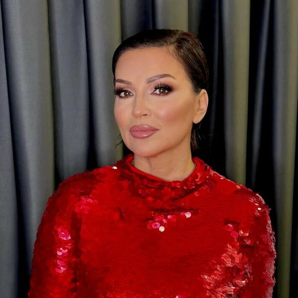 Nina Badrić u salonkama boje kože i blještavoj mini haljini