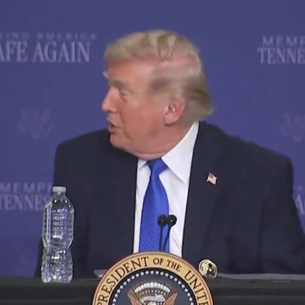 Trump držao govor, pa se okrenuo prema najbližem suradniku: "Ti si prvi rekao da napadnemo". Nije mu bilo ugodno