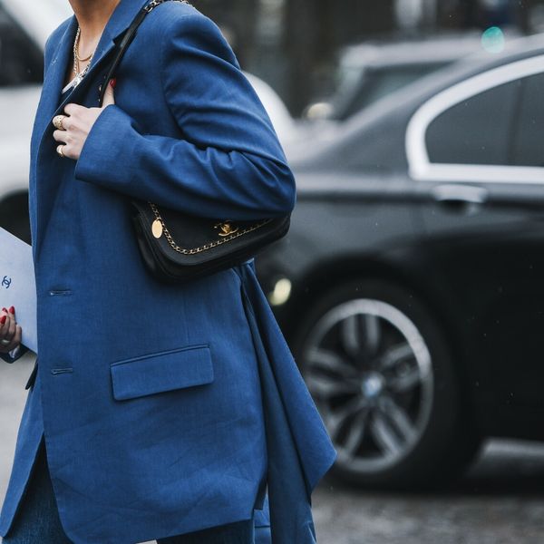 Ponuda tamnoplavih sakoa u trgovinama