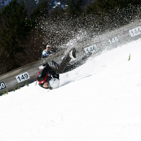 Stravičan pad na Planici! Skakač pao na glavu u velikoj brzini, nije se pomaknuo nakon pada