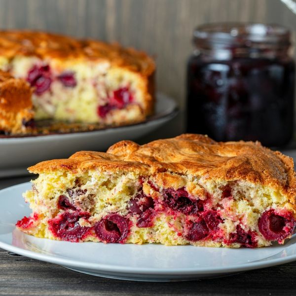 Recept: Brzi biskvit na čaše s višnjama iz kompota