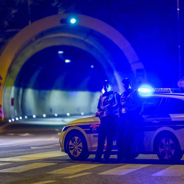 Teška prometna nesreća u tunelu: Poginuo vozač, policija zaustavila promet