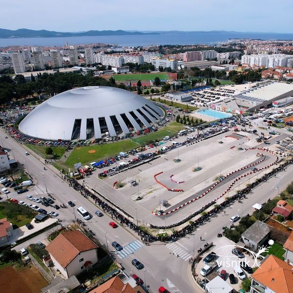 Užas u Zadru: Auto izletio sa staze i zabio se u ljude, ima ozlijeđenih, među njima i beba