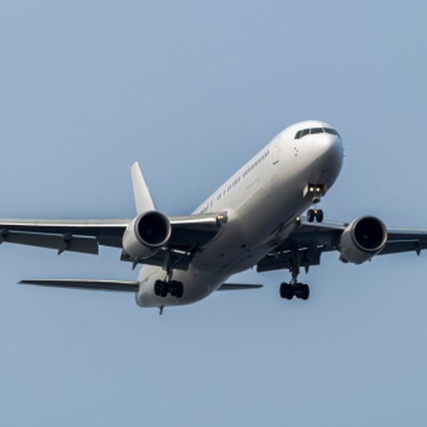 Avion je u SAD-u zbog agresivnog putnika morao prisilno sletjeti.