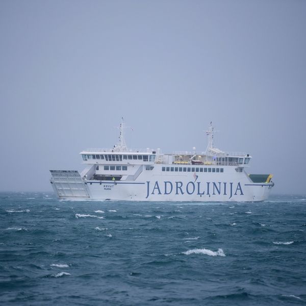 Trajekt Jadrolinije se pokvario kod Iža