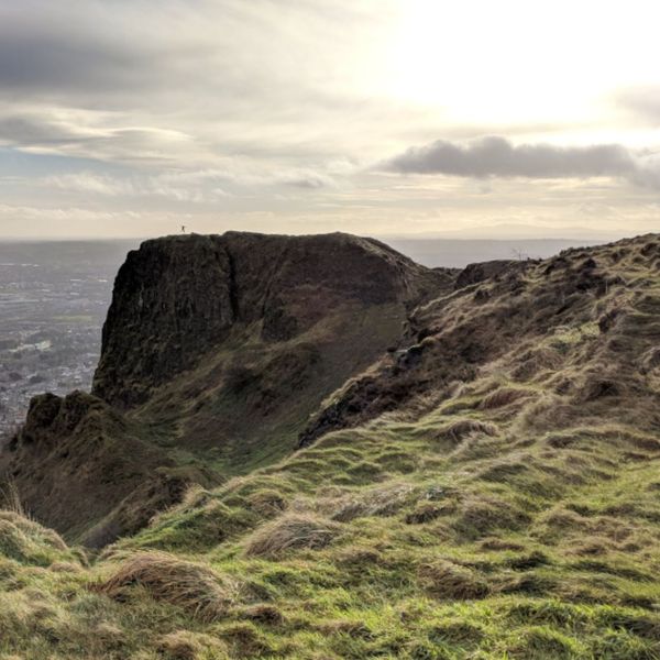 Fotografirao pogled s planine i ulovio neopisivo rijedak prizor! Vidite li što je upalo u kadar?