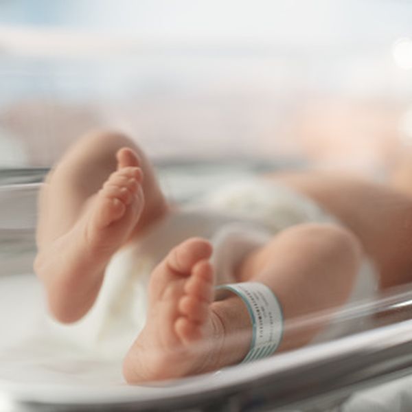 Devetero beba umrlo u rodilištu tijekom blagdana: Pokrenuta istraga