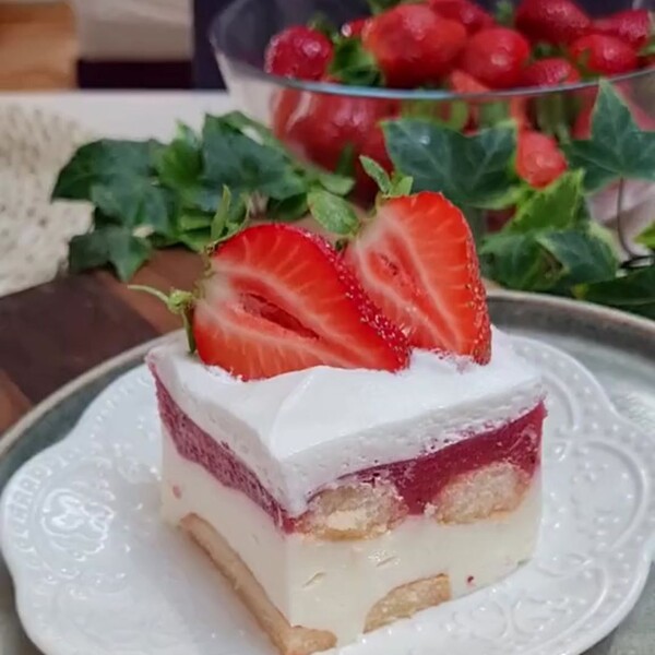 Recept za brzi kolač od pudinga i jagoda