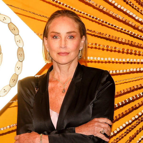 Sharon Stone u sandalama i satenskom odijelu