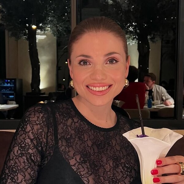 Lejla Filipović u prozirnom topu i uskoj suknji