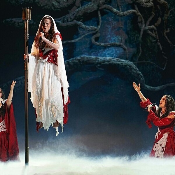Kako lelekica lebdi u zraku na početku nastupa na Eurosongu?
