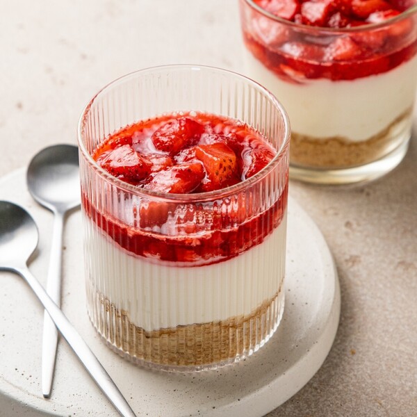 Cheesecake s jagodama bez pečenja gotov za 10 minuta