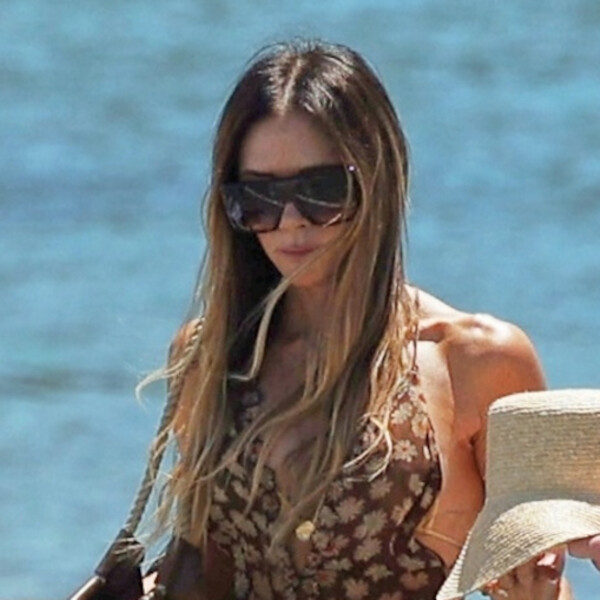 Victoria Beckham u kultnim naitkačama i maksi haljini na Ibizi
